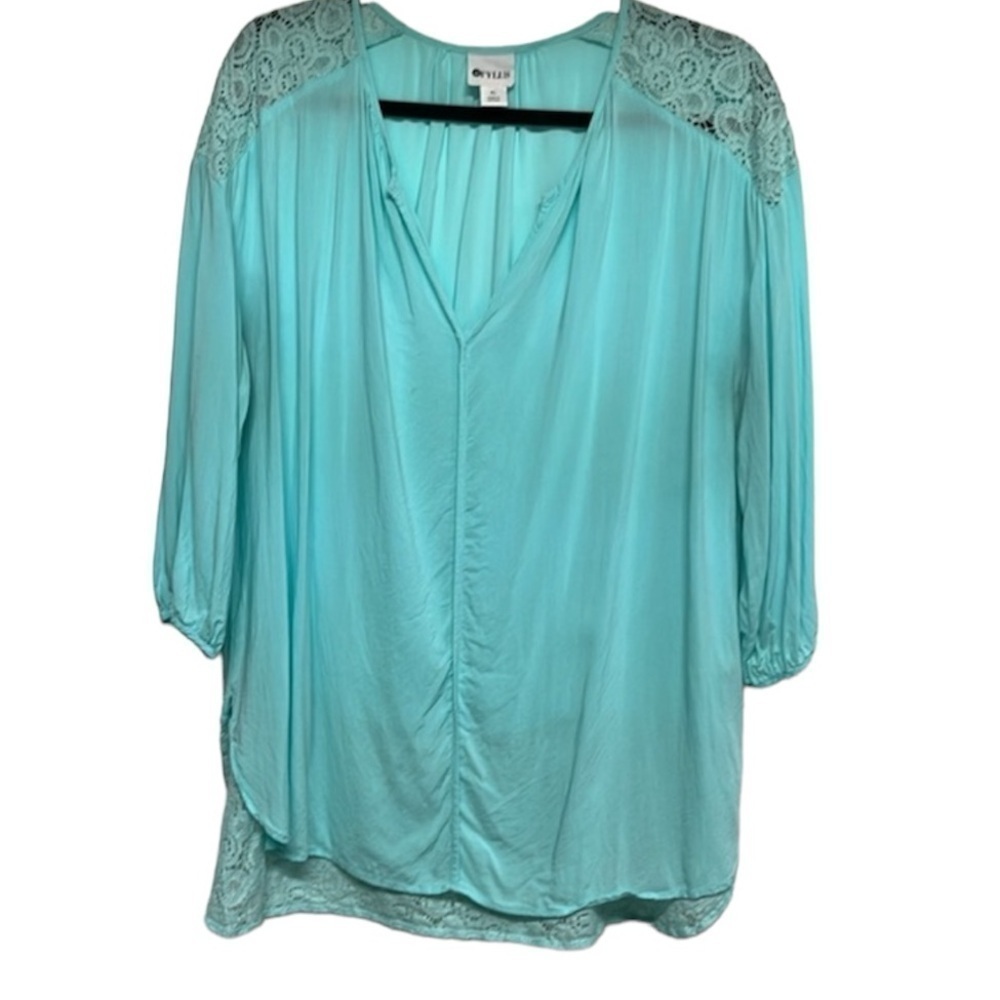 Stylus V-neck Aqua Top